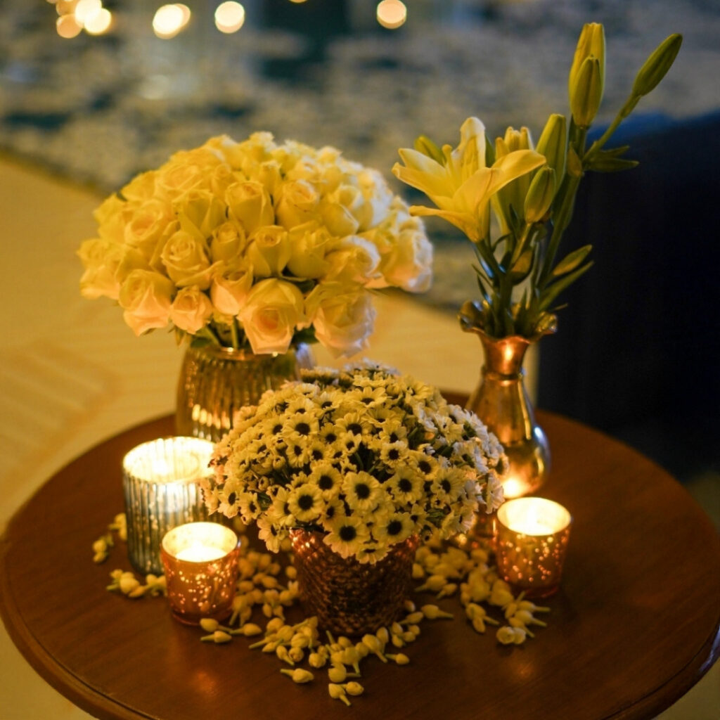1.-White-florals-with-thematic-pots