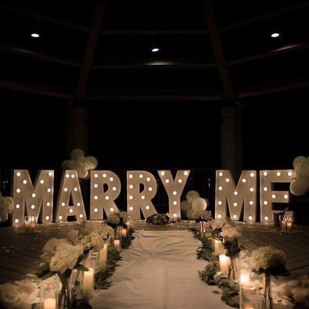 22.2 Warm white bulb Marry Me 2