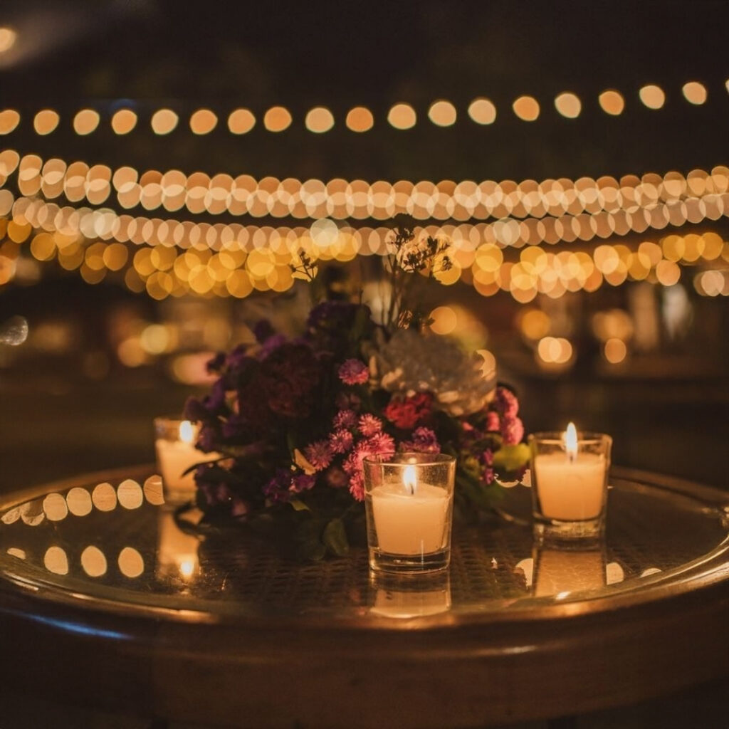 4.-Table-Flowers-with-Candles